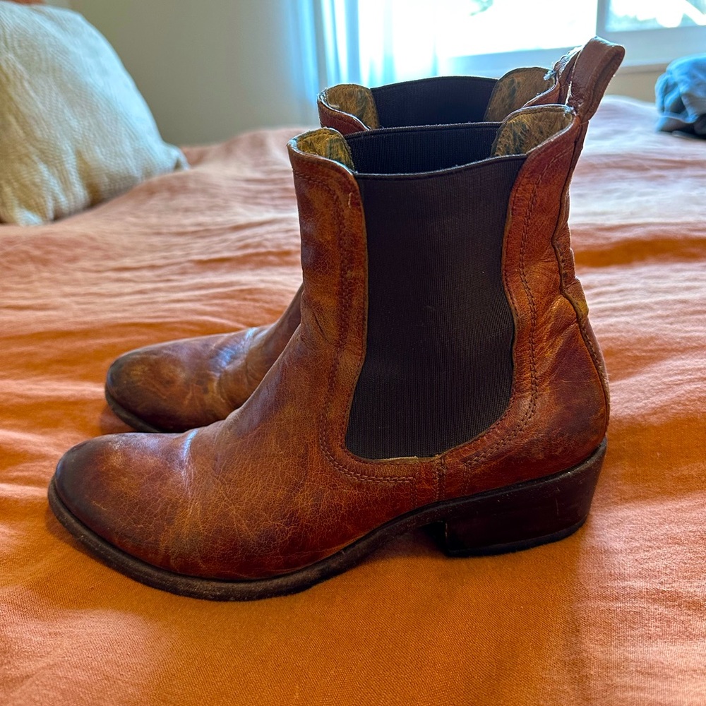 Frye genuine leather Chelsea boots size W7.5